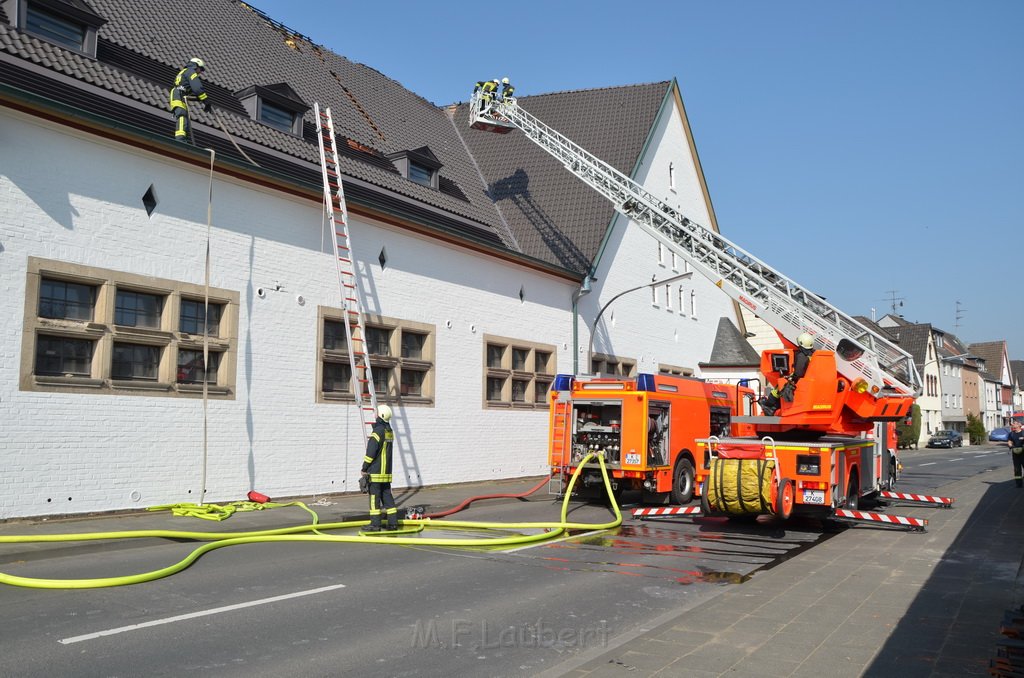 Feuer 3 Dachstuhlbrand Koeln Rath Heumar Gut Maarhausen Eilerstr P534.JPG